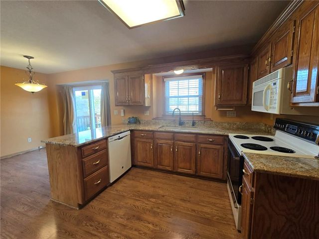 2805 NW Westbrooke Circle, Blue Springs, MO 64015