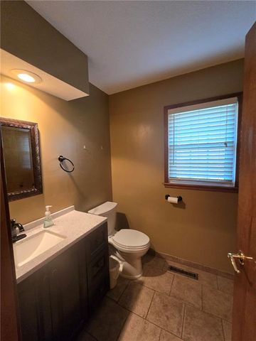 2805 NW Westbrooke Circle, Blue Springs, MO 64015