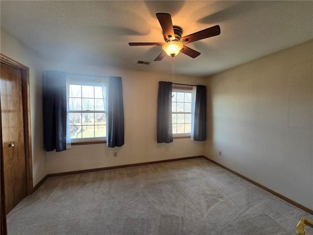 2805 NW Westbrooke Circle, Blue Springs, MO 64015