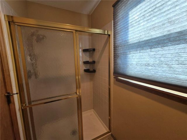 2805 NW Westbrooke Circle, Blue Springs, MO 64015