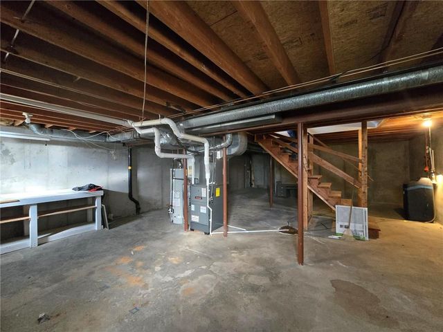 2805 NW Westbrooke Circle, Blue Springs, MO 64015