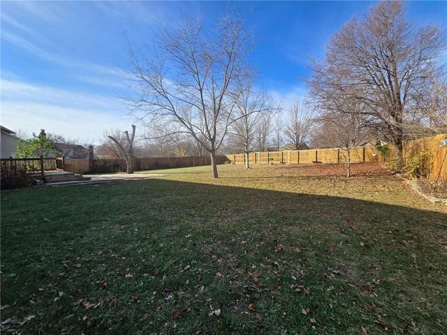 2805 NW Westbrooke Circle, Blue Springs, MO 64015