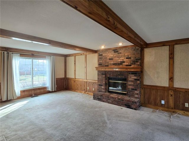 2805 NW Westbrooke Circle, Blue Springs, MO 64015