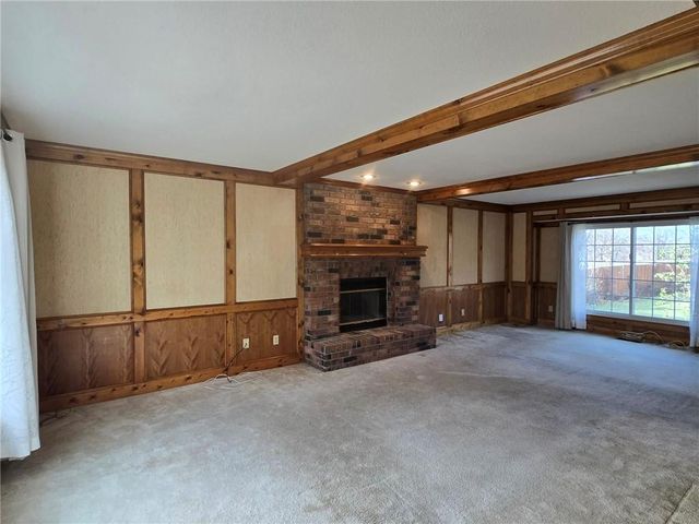 2805 NW Westbrooke Circle, Blue Springs, MO 64015