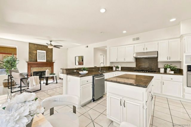 556 Parkside Dr, Chula Vista, CA 91910
