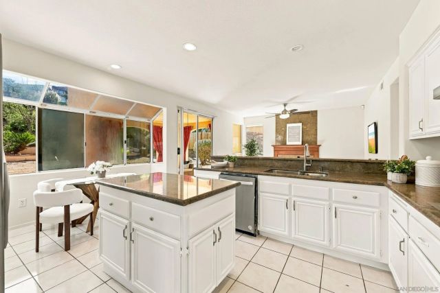 556 Parkside Dr, Chula Vista, CA 91910