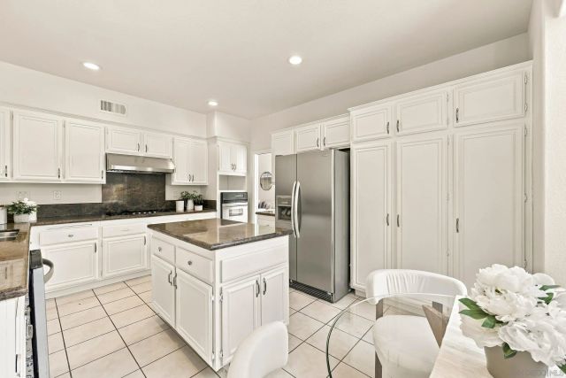 556 Parkside Dr, Chula Vista, CA 91910