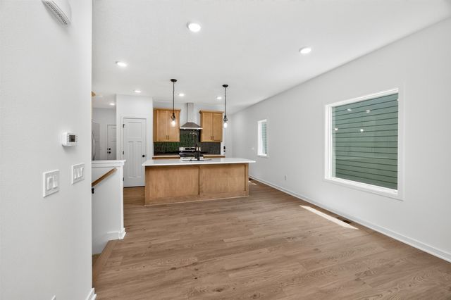 1044 NW Macarthur Lane, Waukee, IA 50263