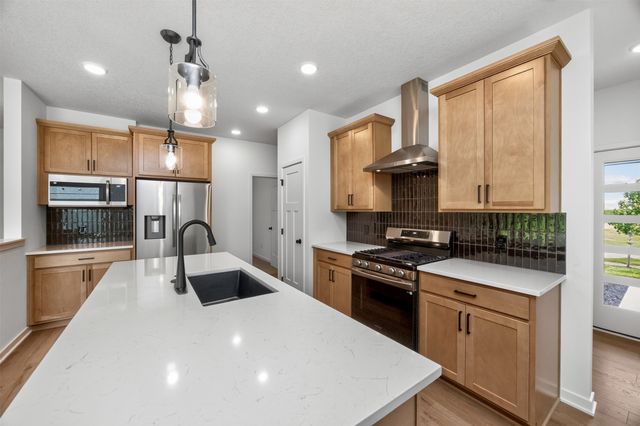 1044 NW Macarthur Lane, Waukee, IA 50263