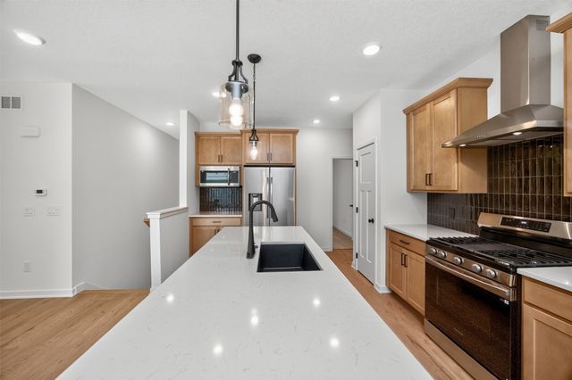 1044 NW Macarthur Lane, Waukee, IA 50263