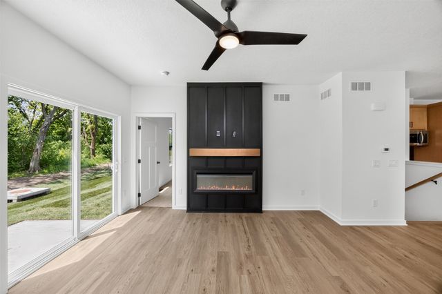 1044 NW Macarthur Lane, Waukee, IA 50263