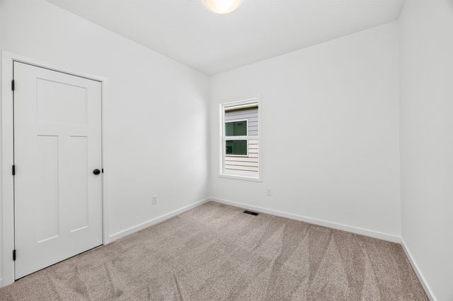 1044 NW Macarthur Lane, Waukee, IA 50263