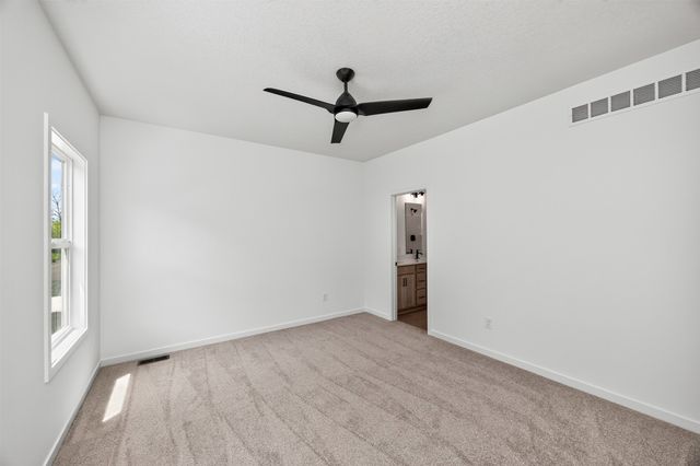 1044 NW Macarthur Lane, Waukee, IA 50263
