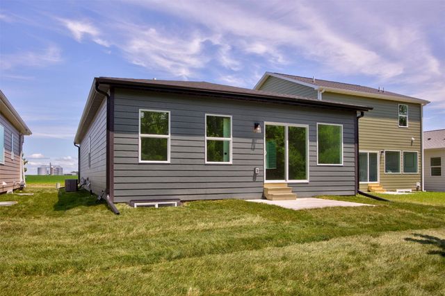 1044 NW Macarthur Lane, Waukee, IA 50263