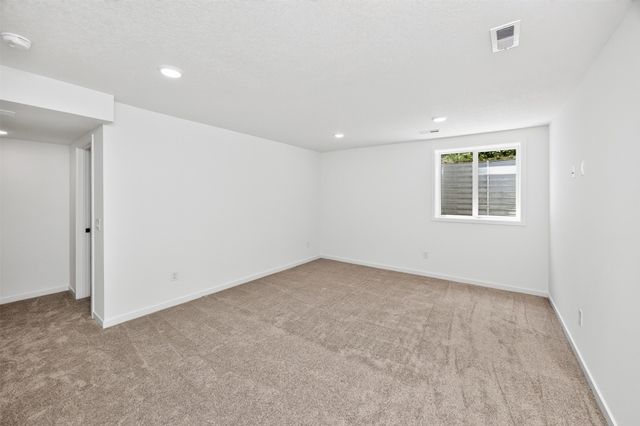 1044 NW Macarthur Lane, Waukee, IA 50263