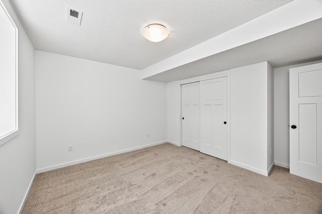 1044 NW Macarthur Lane, Waukee, IA 50263