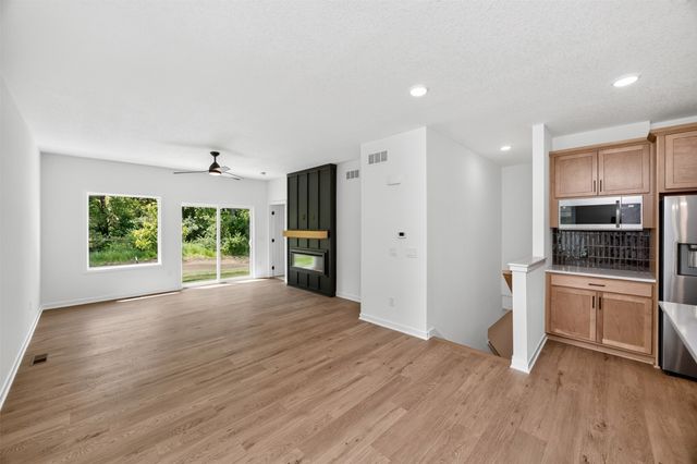 1044 NW Macarthur Lane, Waukee, IA 50263
