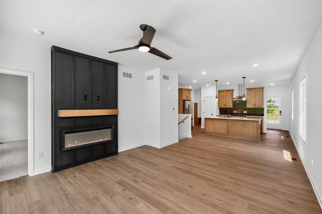 1044 NW Macarthur Lane, Waukee, IA 50263