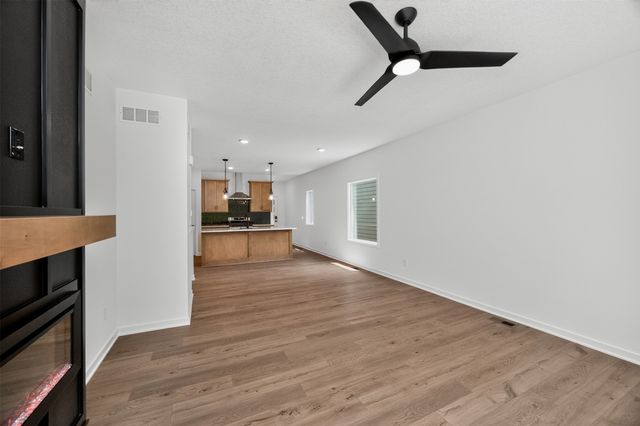 1044 NW Macarthur Lane, Waukee, IA 50263