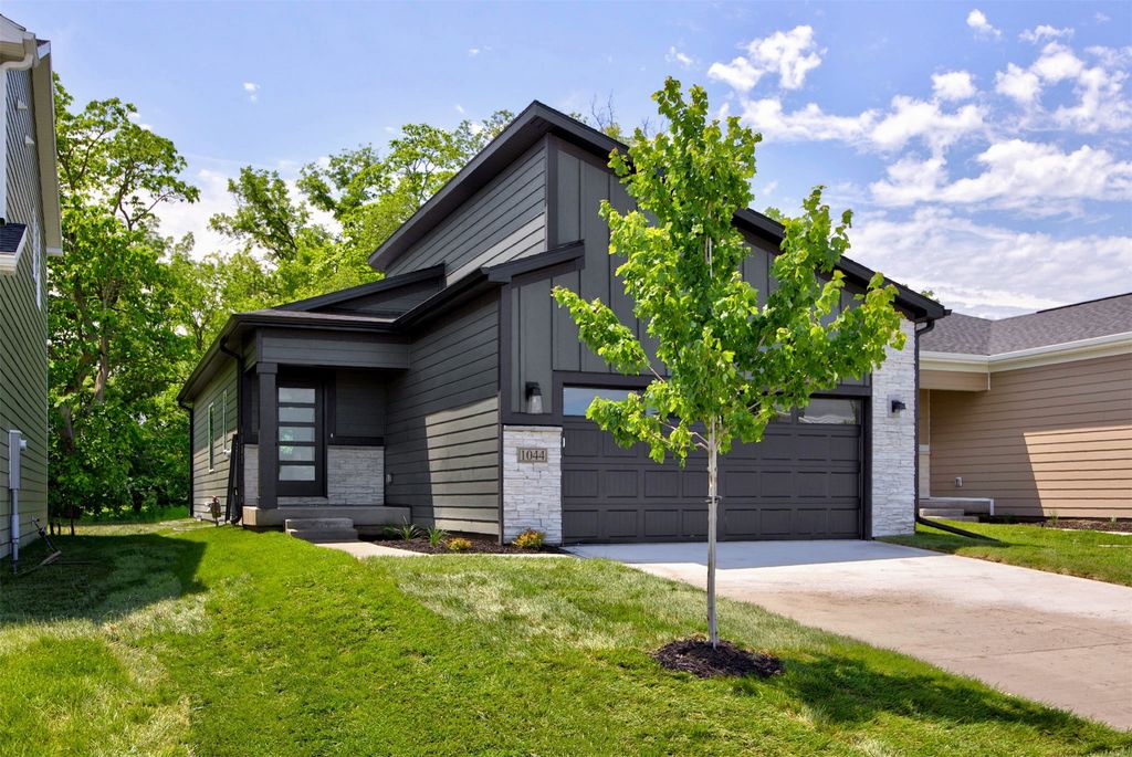 1044 NW Macarthur Lane, Waukee, IA 50263