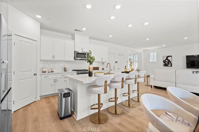 2239 Melogold Way, Corona, CA 92883
