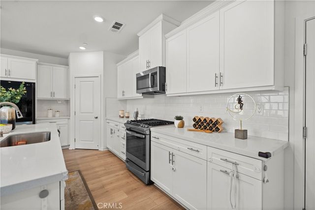 2239 Melogold Way, Corona, CA 92883
