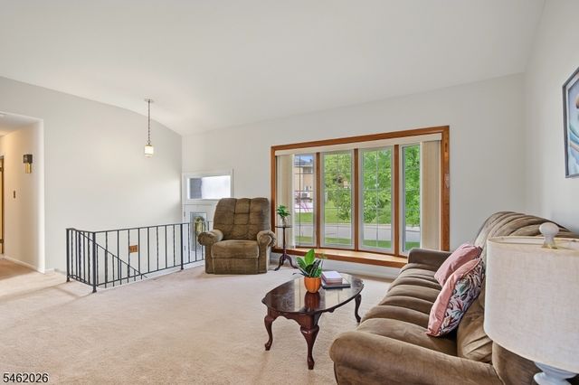 73 Centerton Dr, Parsippany-troy Hills Twp., NJ 07054