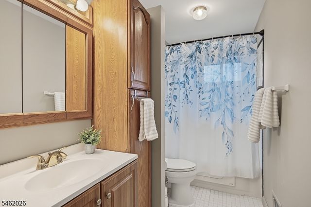 73 Centerton Dr, Parsippany-troy Hills Twp., NJ 07054