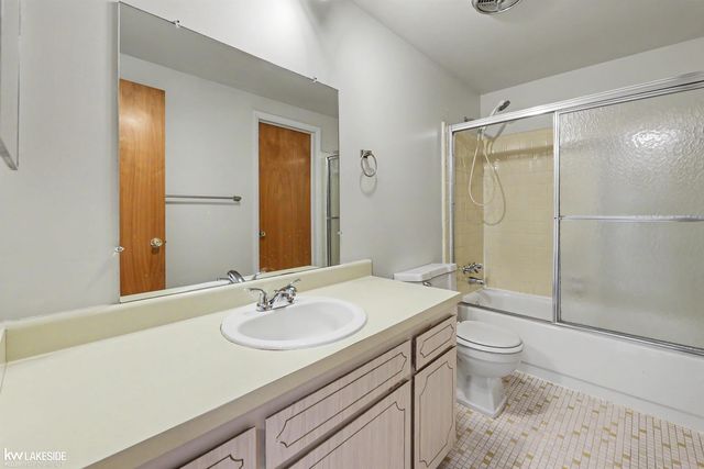 28306 Universal Drive, Warren, MI 48092