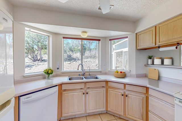 98 Camino Cerritos, Edgewood, NM 87015