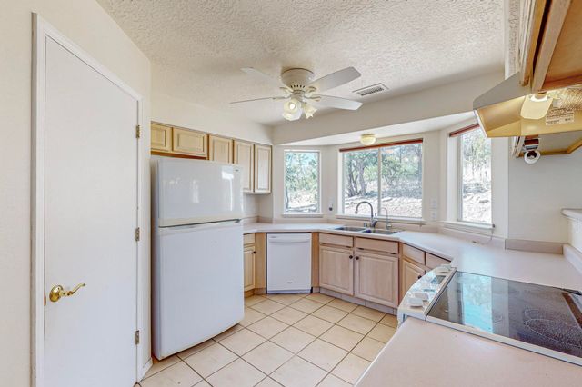 98 Camino Cerritos, Edgewood, NM 87015