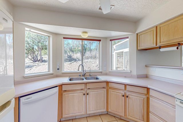 98 Camino Cerritos, Edgewood, NM 87015