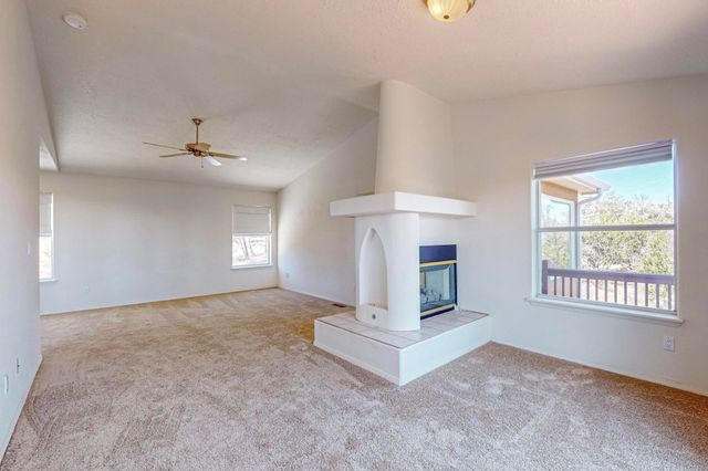 98 Camino Cerritos, Edgewood, NM 87015