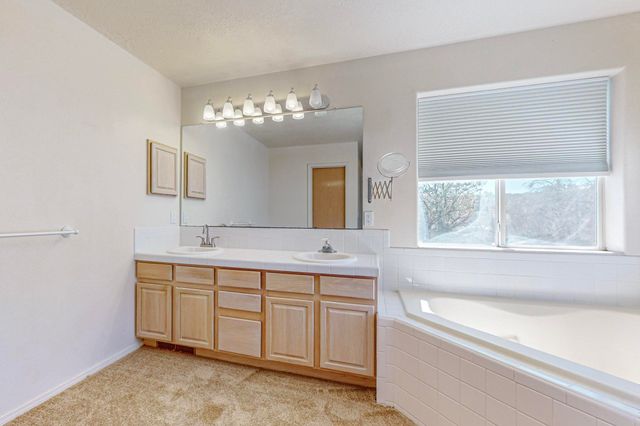 98 Camino Cerritos, Edgewood, NM 87015