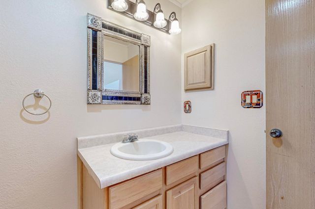 98 Camino Cerritos, Edgewood, NM 87015