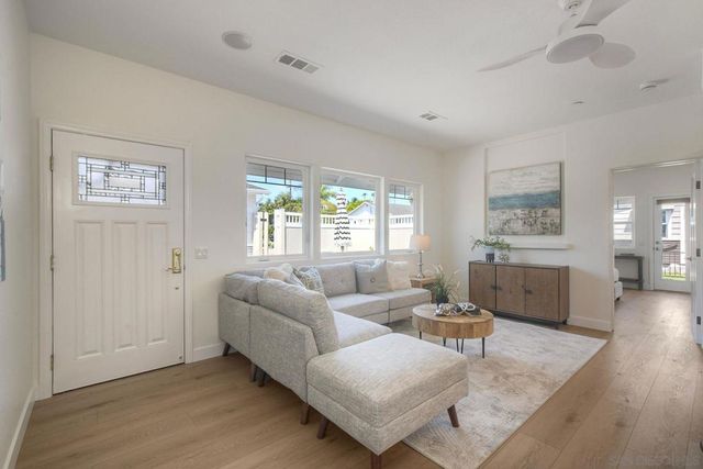 1011 13 Knowles Ave, Carlsbad, CA 92008