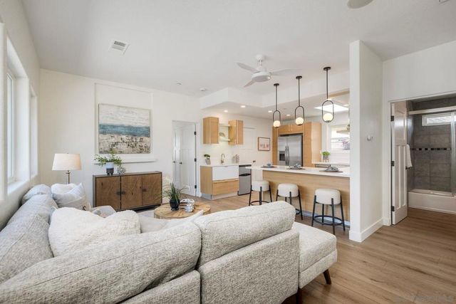 1011 13 Knowles Ave, Carlsbad, CA 92008