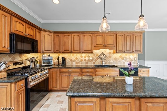 220 Lindsay Ct, Branchburg Twp., NJ 08876