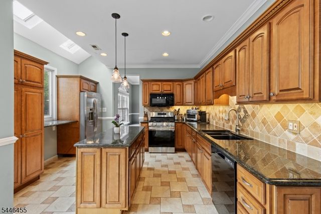 220 Lindsay Ct, Branchburg Twp., NJ 08876