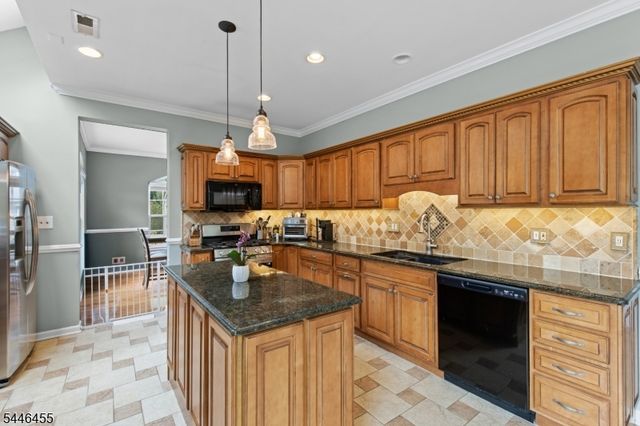 220 Lindsay Ct, Branchburg Twp., NJ 08876