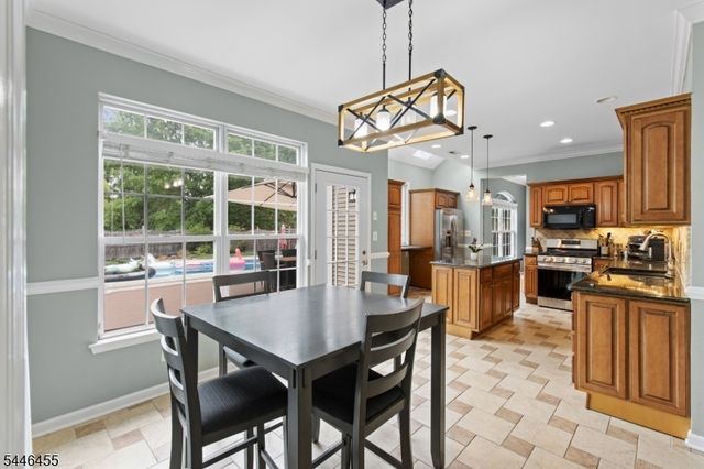 220 Lindsay Ct, Branchburg Twp., NJ 08876