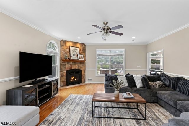 220 Lindsay Ct, Branchburg Twp., NJ 08876