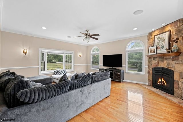 220 Lindsay Ct, Branchburg Twp., NJ 08876