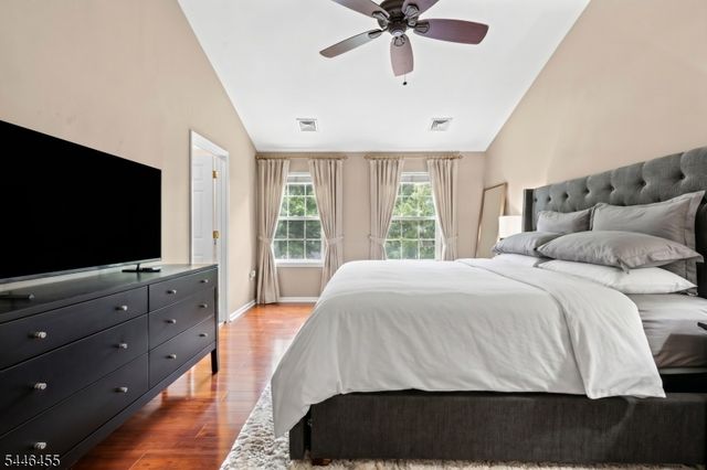 220 Lindsay Ct, Branchburg Twp., NJ 08876