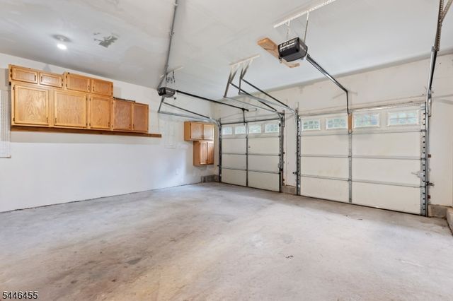 220 Lindsay Ct, Branchburg Twp., NJ 08876