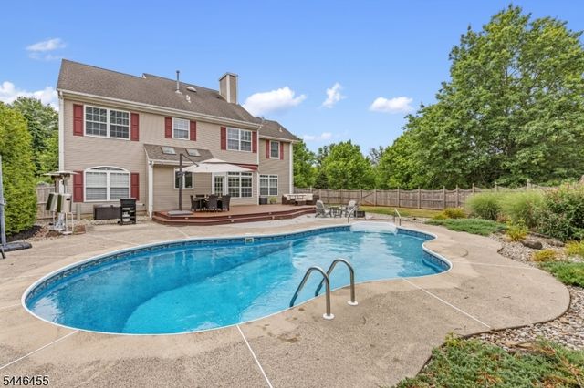 220 Lindsay Ct, Branchburg Twp., NJ 08876