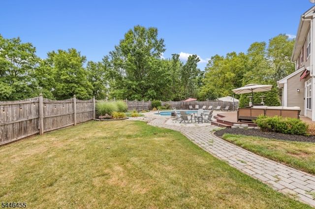 220 Lindsay Ct, Branchburg Twp., NJ 08876