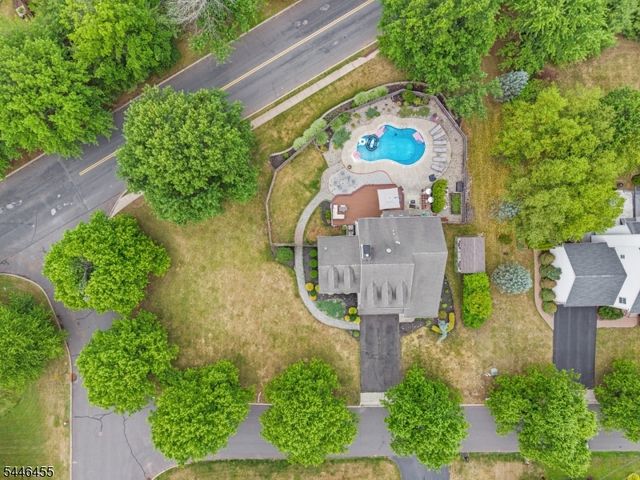 220 Lindsay Ct, Branchburg Twp., NJ 08876