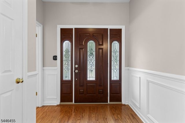 220 Lindsay Ct, Branchburg Twp., NJ 08876