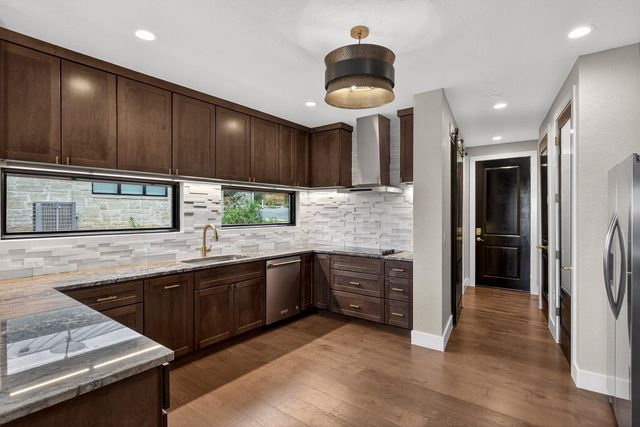 209 Dalton CIR, Horseshoe Bay, TX 78657